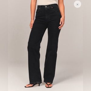 NWOT Abercrombie 90s Relaxed Jean Curve Love Short